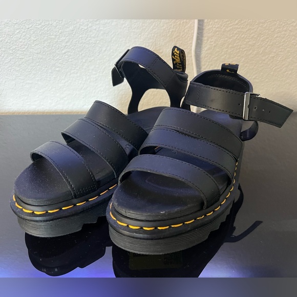 DR. MARTENS BLAIRE HYDRO LEATHER STRAP SANDALS SIZE 7 - Picture 4 of 4